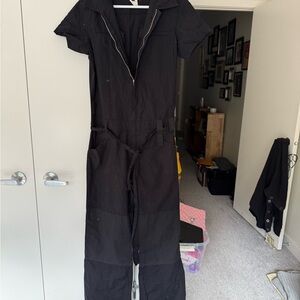 Chic Black Short-Sleeve Jumpsuit